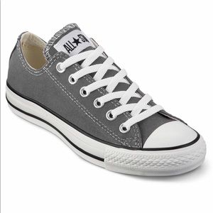 Converse tennis shoes size 7